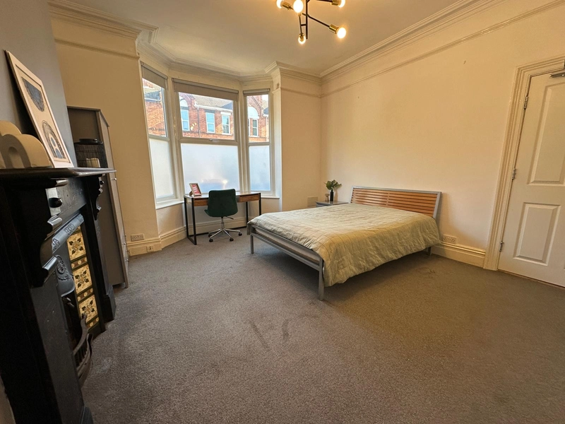 6 bedroom, 3 Bathroom - West end student property! - Thumbnail 6